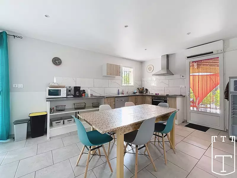 Maison, 240 m²