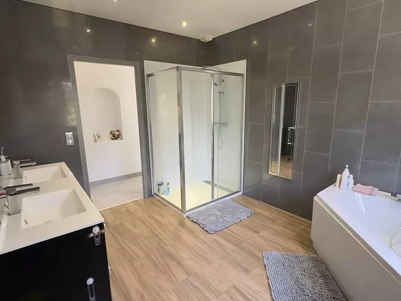Maison, 230 m²