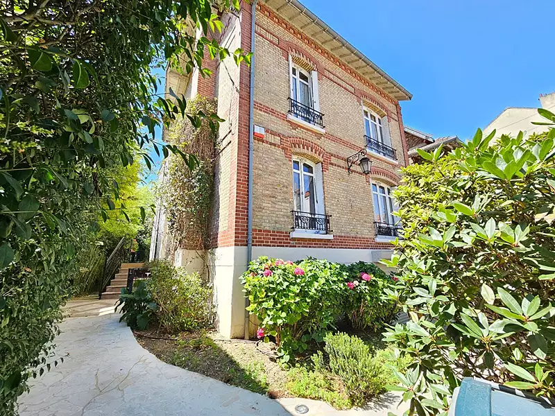 Maison, 256 m²