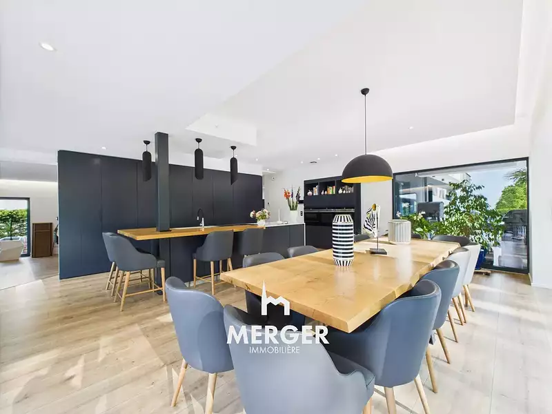 Maison, 330 m²