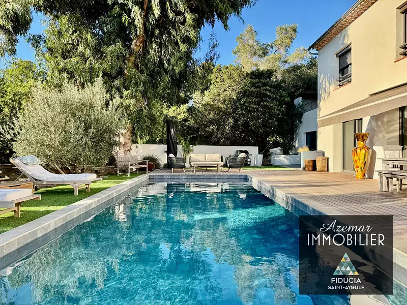 Maison, 245 m²