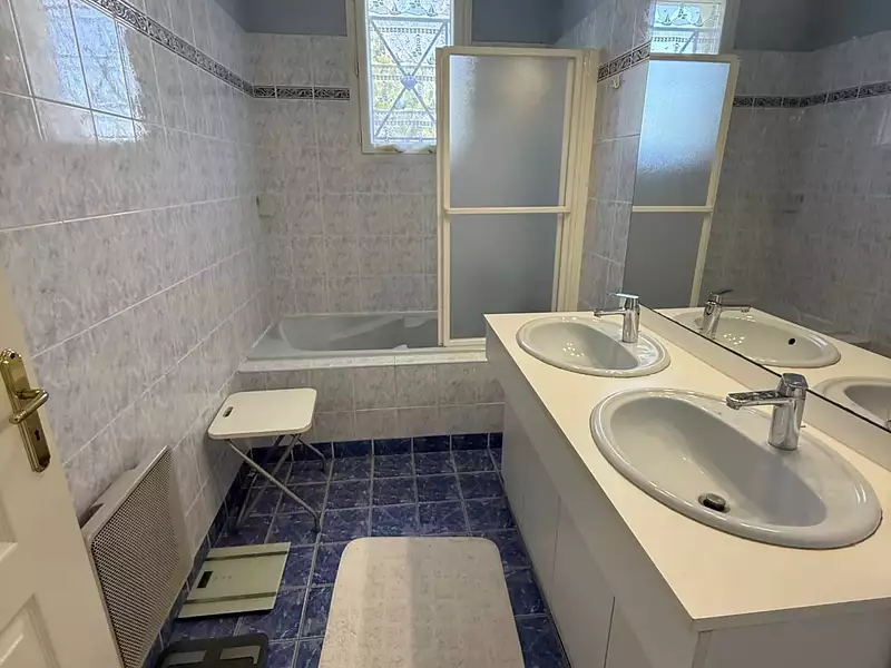 Maison, 240 m²