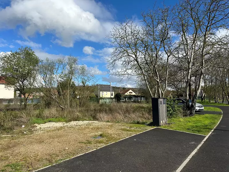 Terrain, 203 m²