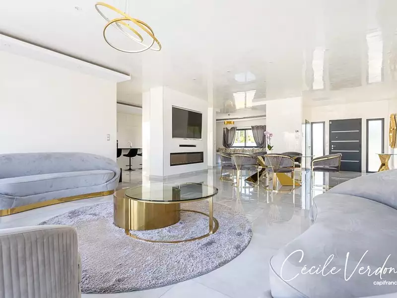 Maison, 281 m²