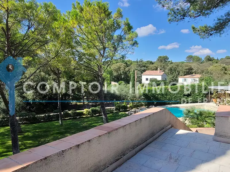 Maison, 261 m²