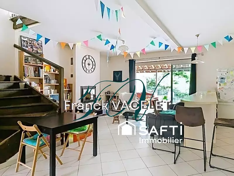 Maison, 222 m²
