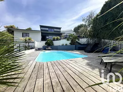 Maison, 215 m²