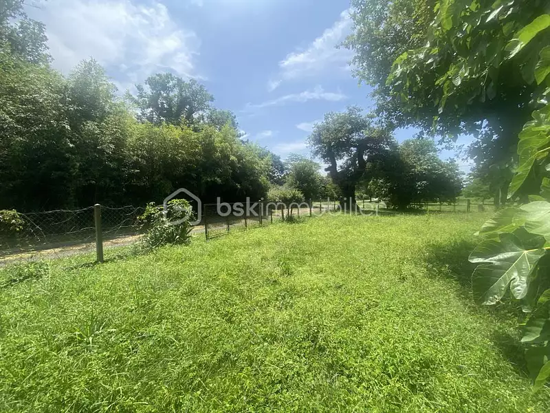 Terrain, 300 m²
