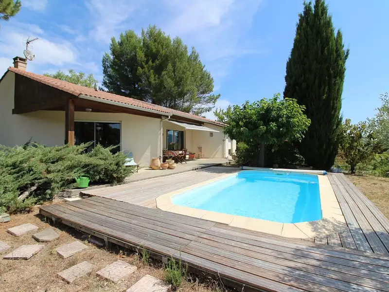Maison, 958 m²