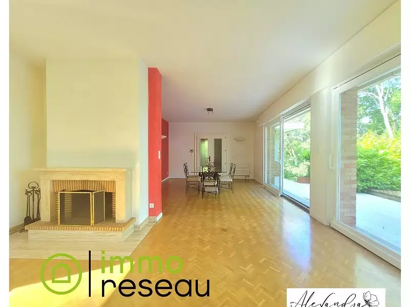 Maison, 240 m²