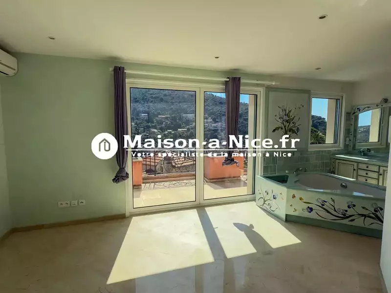 Maison, 333,07 m²