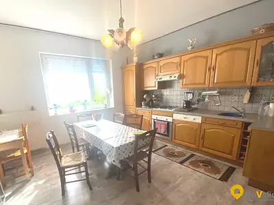 Maison, 196 m²