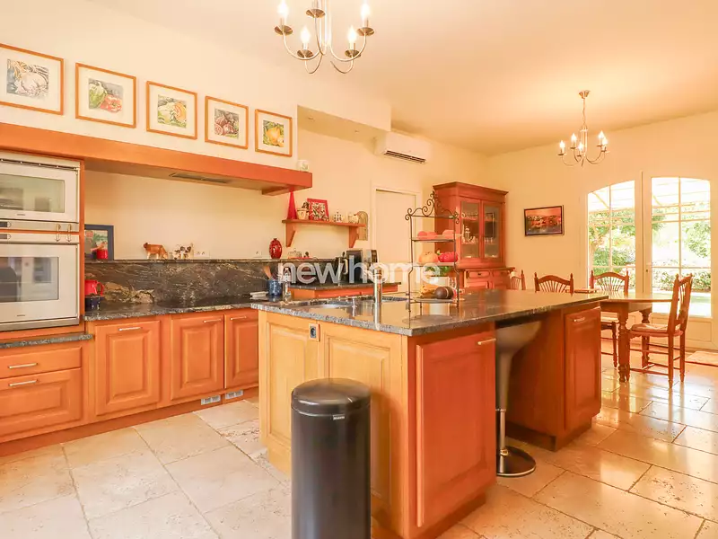 Maison, 320 m²