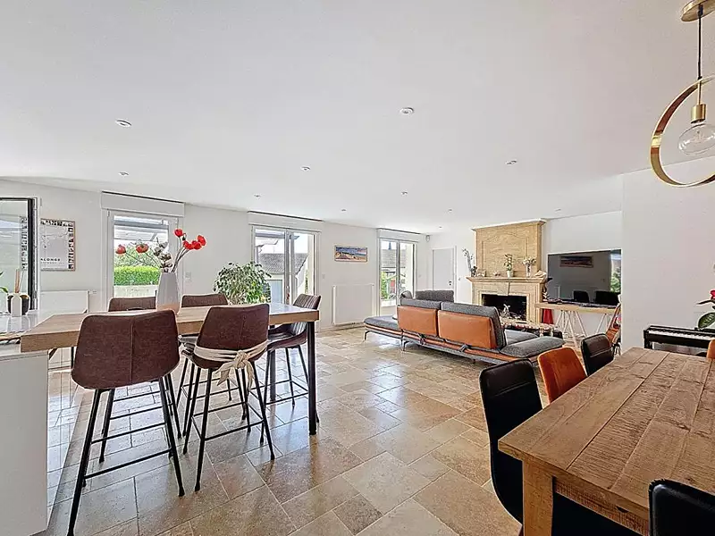 Maison, 260 m²