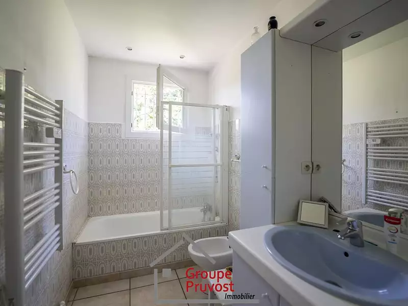 Maison, 240 m²