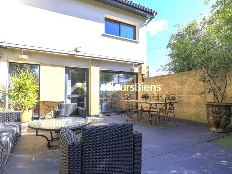 Maison, 190 m²
