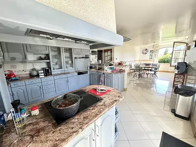 Maison, 320 m²