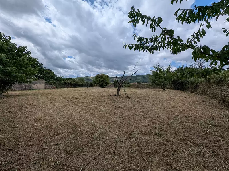 Terrain, 1 700 m²