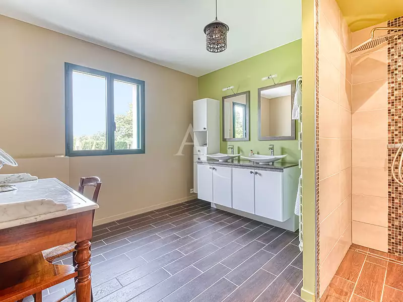 Maison, 205 m²