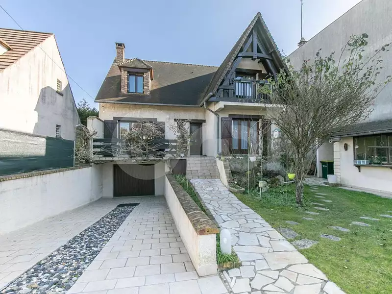 Maison, 166 m²