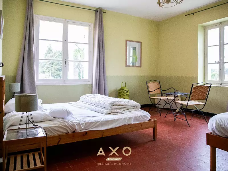 Maison, 1 020 m²