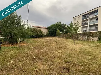 Terrain, 684 m²