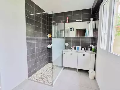 Maison, 225 m²