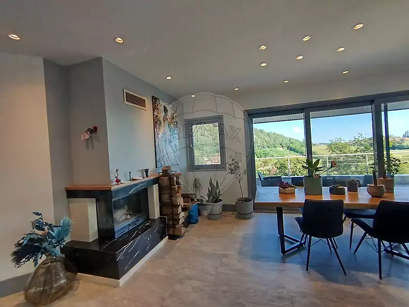Maison, 225 m²