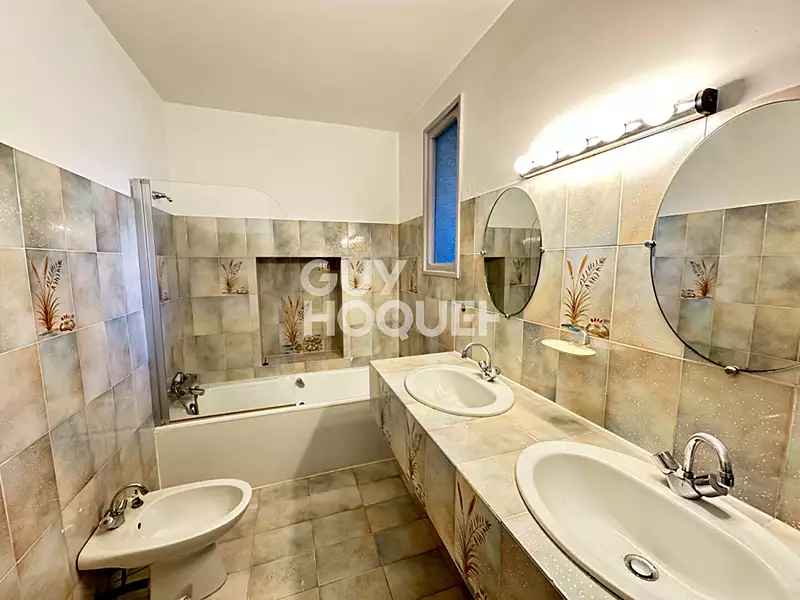 Maison, 163 m²