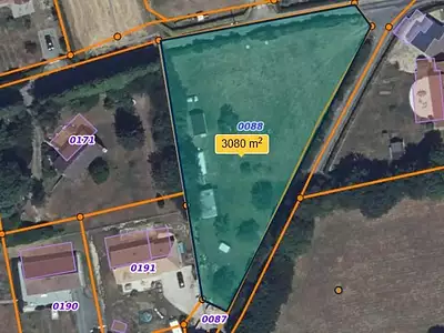Terrain, 3 076 m²