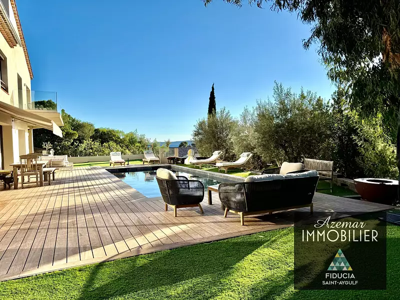 Maison, 245 m²