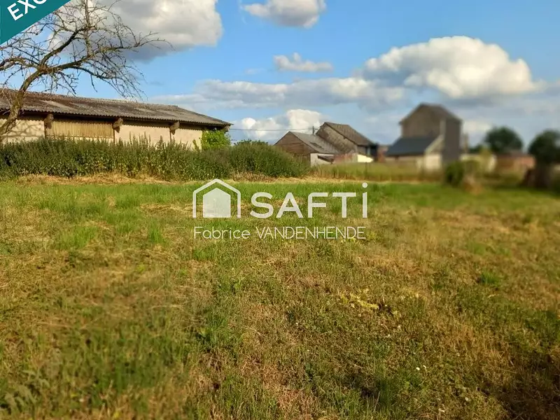 Terrain, 697 m²