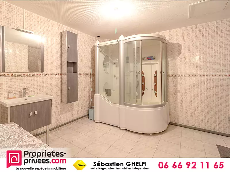 Maison, 235 m²