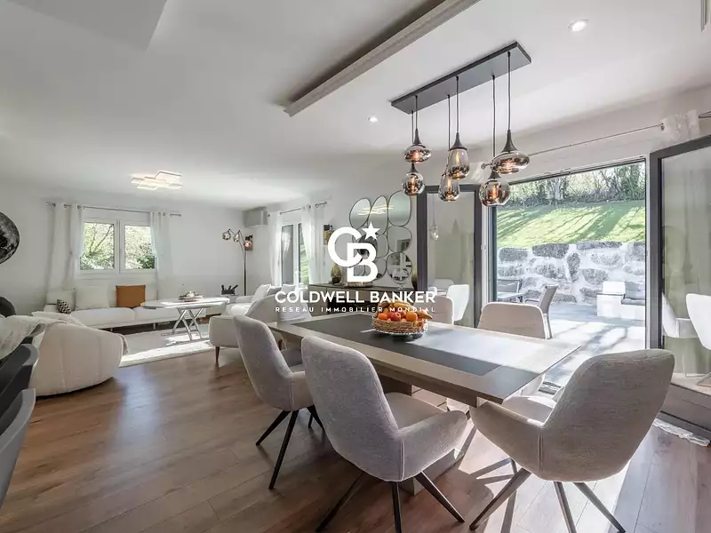 Maison, 280 m²