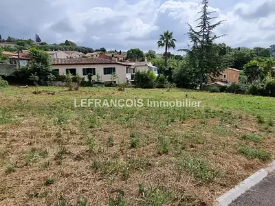 Terrain, 651 m²