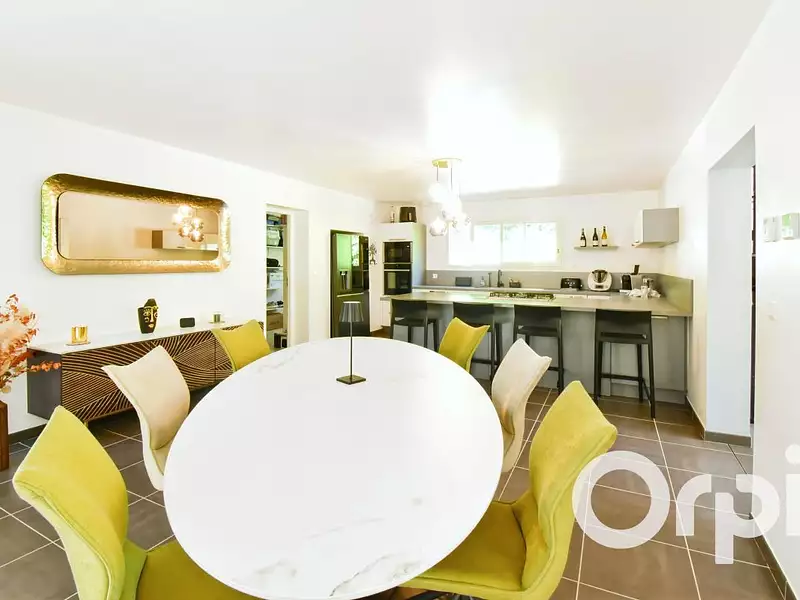 Maison, 220 m²