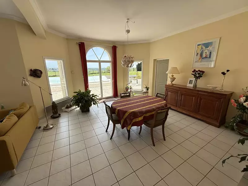 Maison, 240 m²