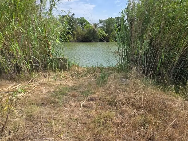 Terrain, 32 045 m²