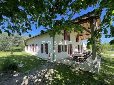 Maison, 235 m²