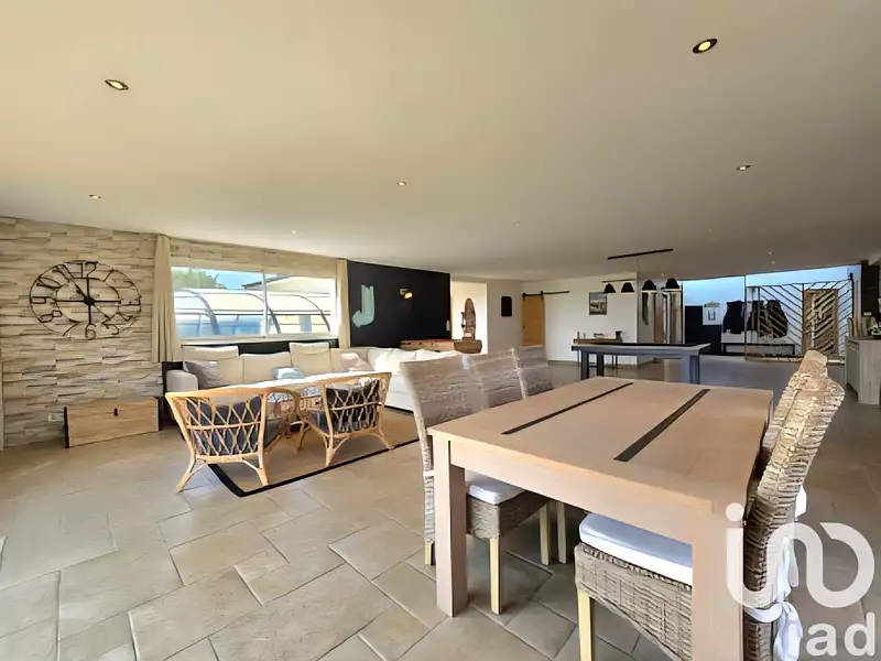 Maison, 375 m²