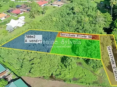 Terrain, 700 m²