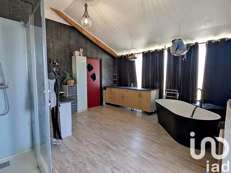 Maison, 196 m²