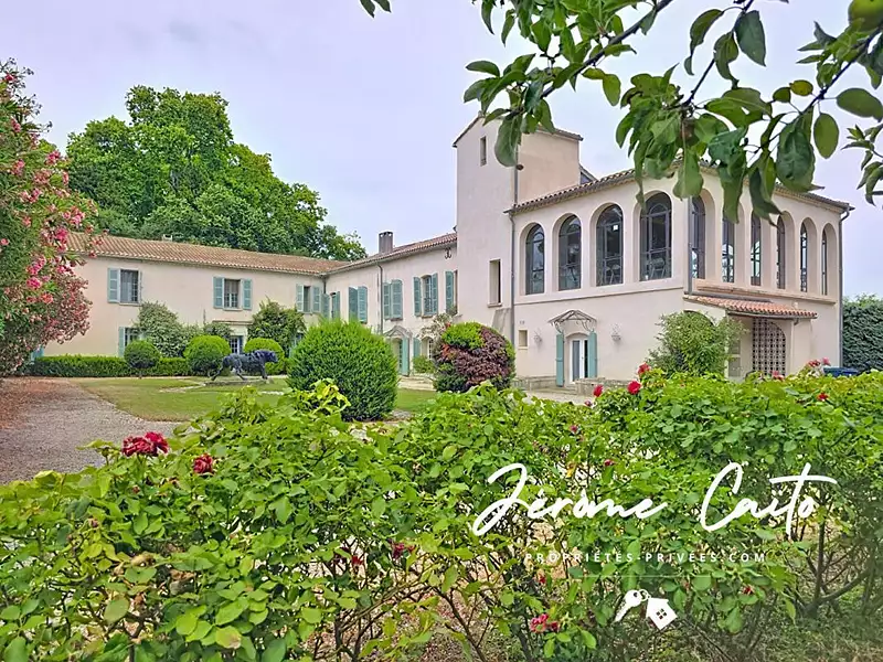 Maison, 858 m²