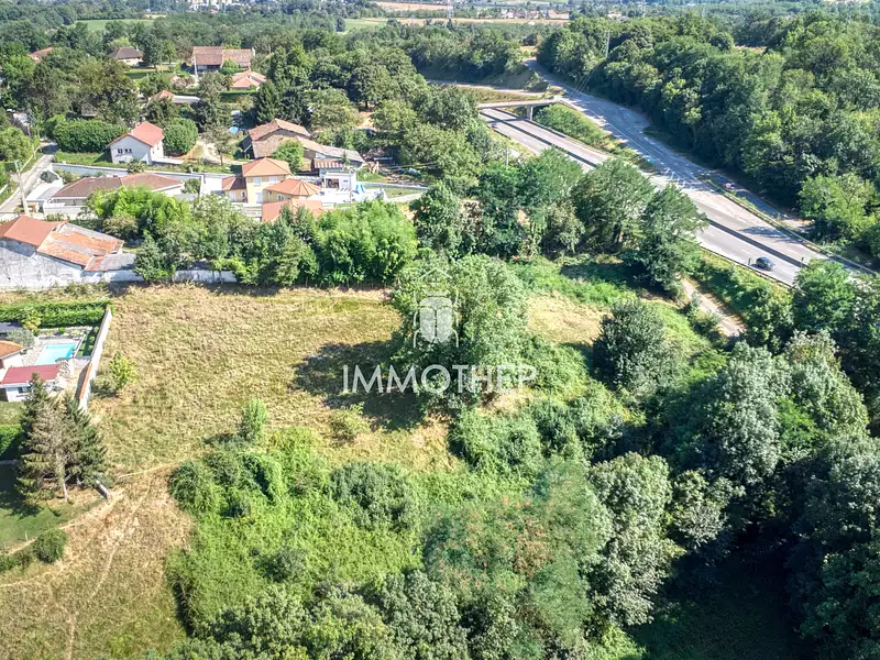 Terrain, 1 738 m²
