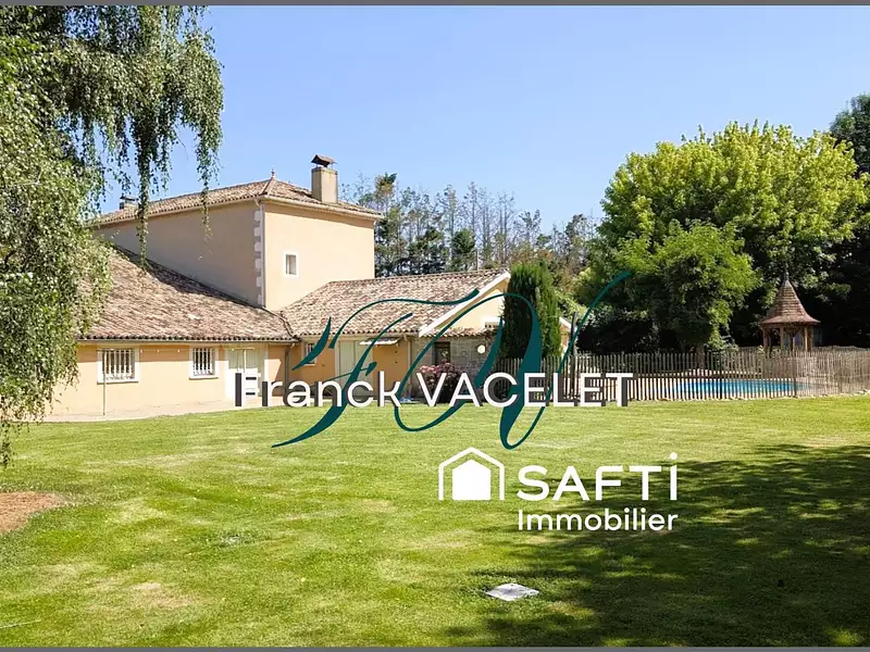 Maison, 260 m²