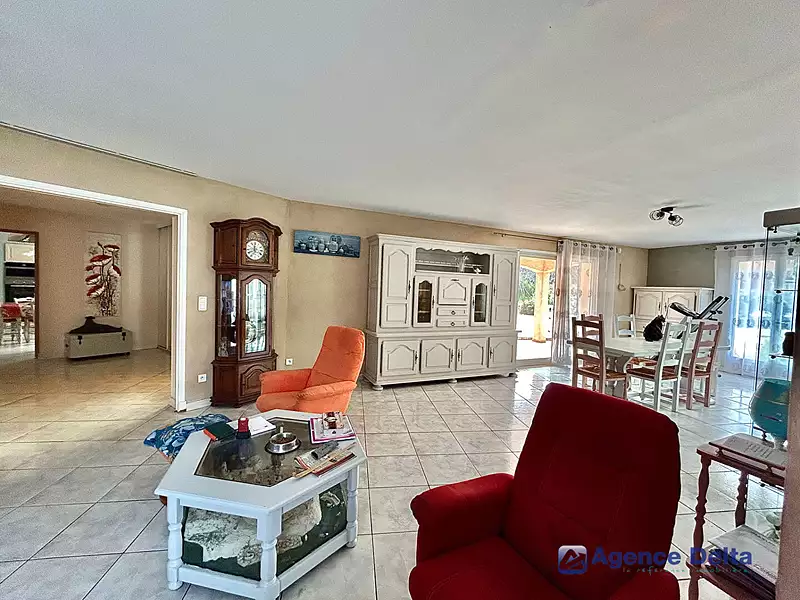 Maison, 182,93 m²