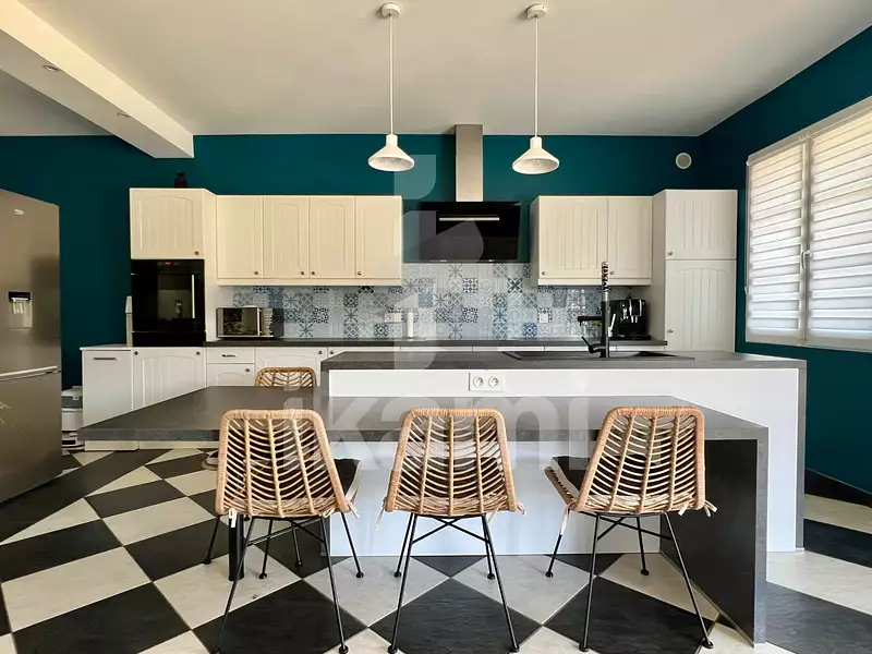 Maison, 280 m²