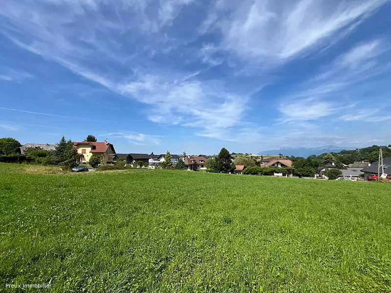 Terrain, 734 m²