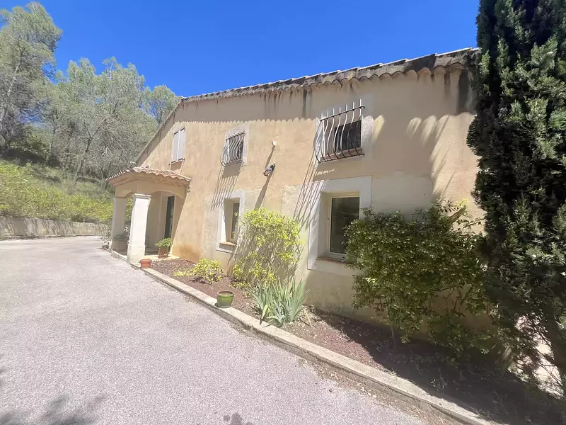 Maison, 245 m²