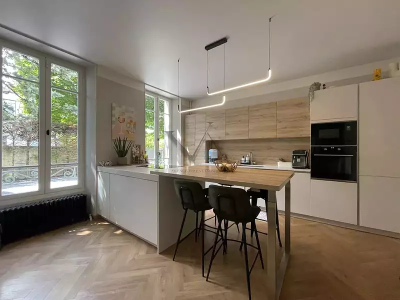Maison, 242 m²